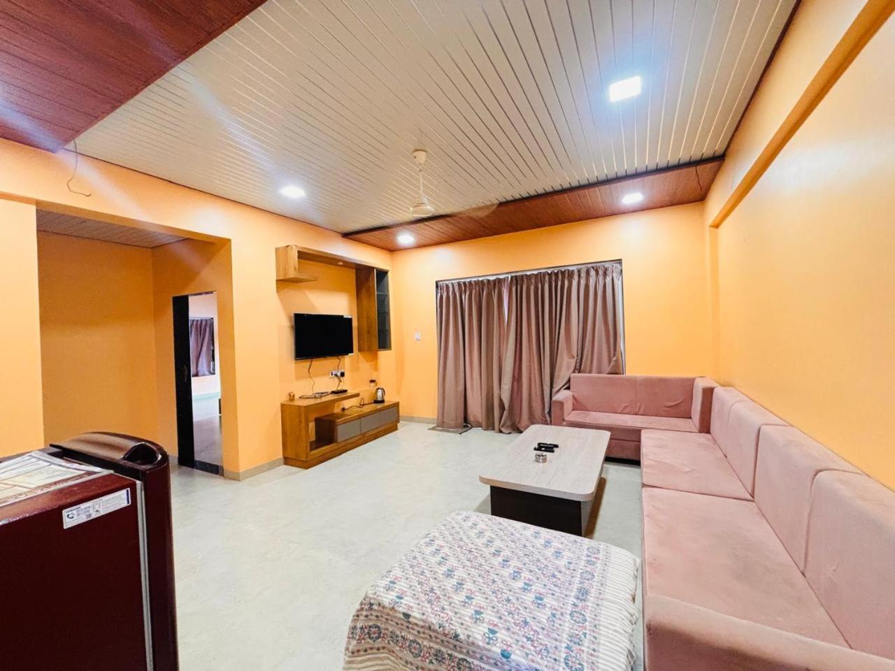 Paramount 3 Ac Bedrooms Hall Garden With Lake View パンチガニ エクステリア 写真